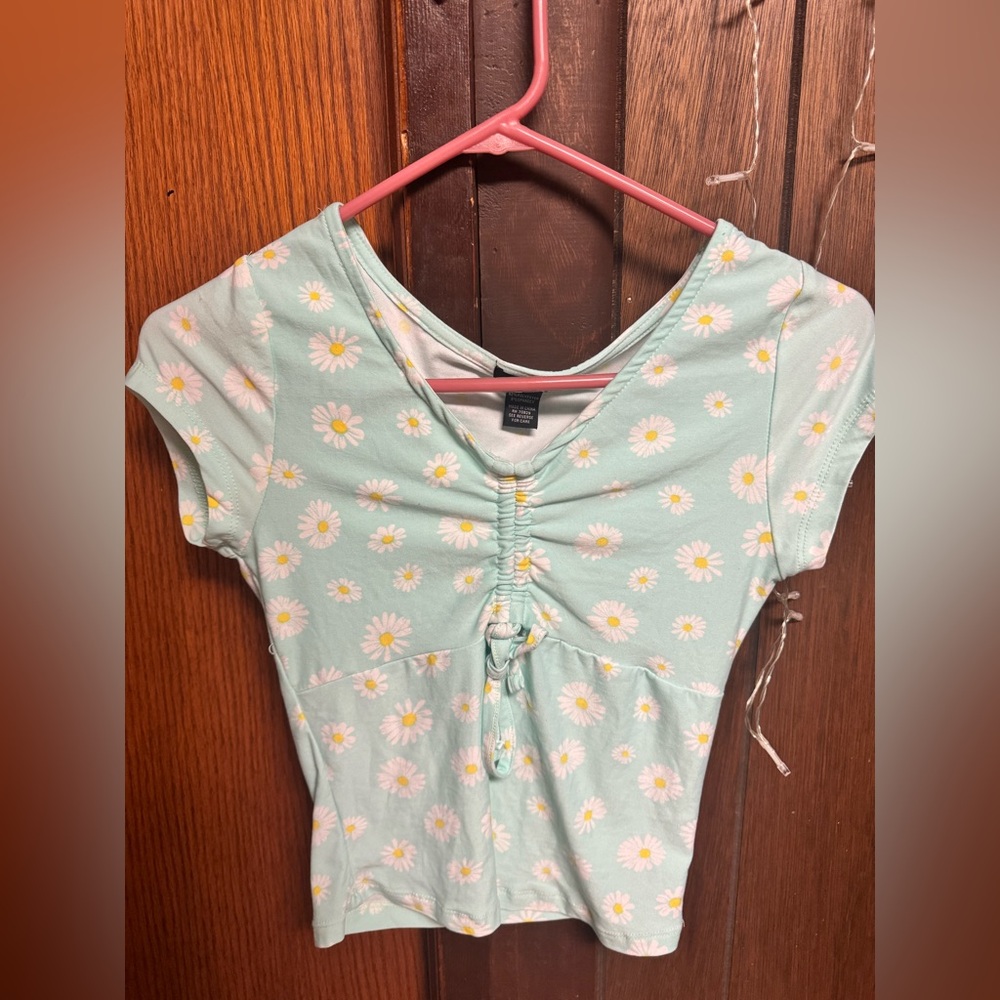 Rue21 Light blue Daisy Print Crop Top